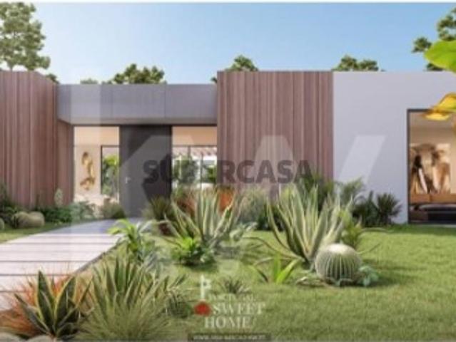 Moradia T4 com 500 m2, em lote de Terreno com 1656 m2, na Quinta do Peru