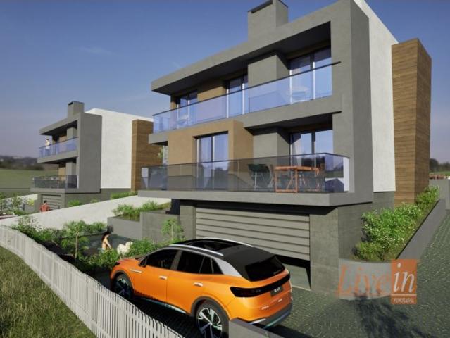 Lote de Terreno para 2 Moradias com Projeto Aprovado e Vista Mar na Carvoeira