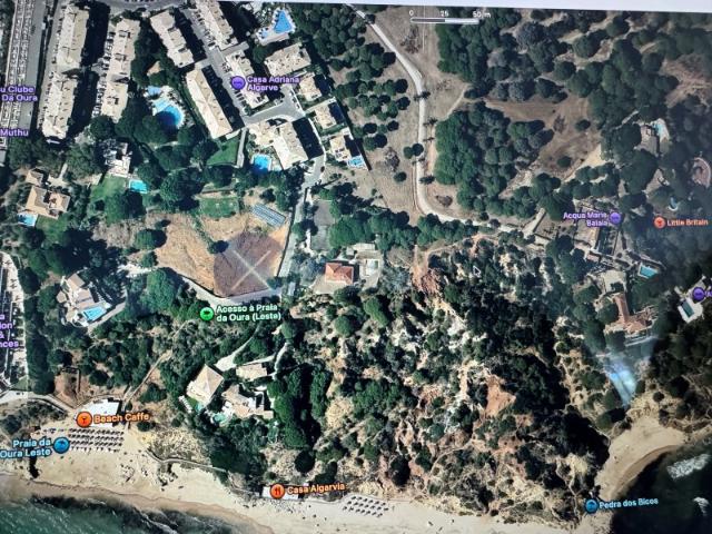 Lote de terreno para venda em Santa Eulália, a poucos minutos a pé da praia, destinado a construção. Uma oportunidade única numa localização privilegiada