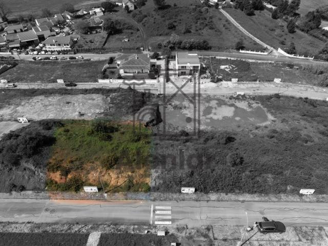 Lote de Terreno para Construção com Vista para a Serra de Montejunto Oportunidade Única!