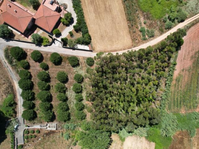 Lote de terreno para construção de 2 moradias com projeto aprovado e licença emitida