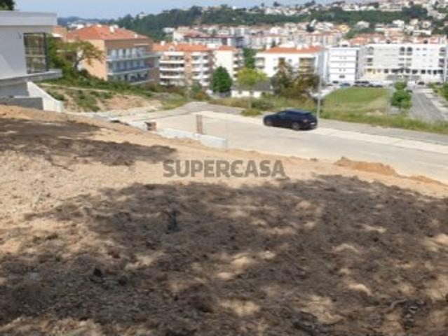 Lote de terreno para construção de moradia unifamiliar, com uma área total de 631.60m2