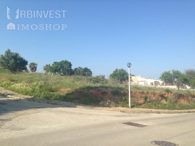 Lote de terreno para construção de moradia com piscina,perto do mar