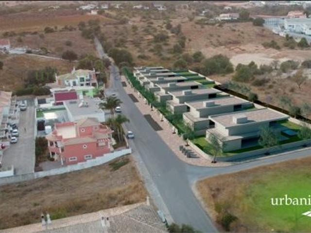 Lote de Terreno para construção de moradia e piscina