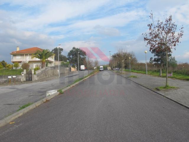 LOTE DE TERRENO PARA CONSTRUÇÃO DE MORADIA EM BANDA