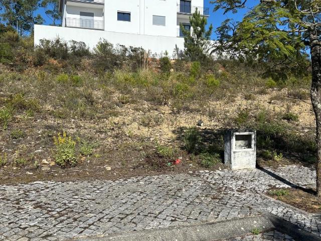 Lote de terreno para construção de Moradia Geminada