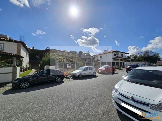 Lote de terreno para construção de moradia individual de R/C e 1º Andar. Em zona nobre da cidade | 26084062292