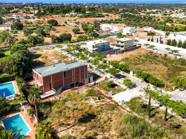 Lote de terreno para construção de moradia isolada na Guia