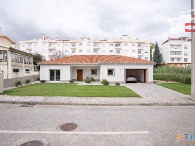LOTE DE TERRENO PARA CONSTRUÇÃO URBANA DENTRO DA CIDADE DE OUREM | 26064063574