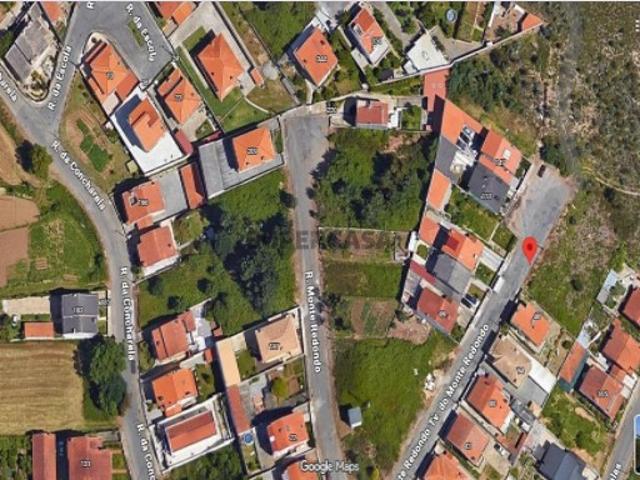 Lote de Terreno para Moradia de 4 Frentes