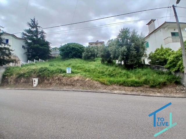 Lote de Terreno Urbano com 682 m2 nas Colinas de Tomar