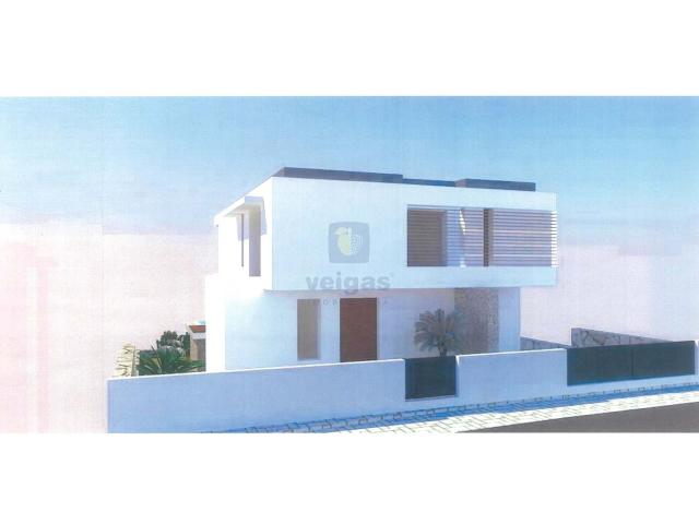Terreno urbano com para construção em Leiria com 582 m2