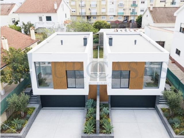 Lote de terreno urbano para construção de moradia na Quinta do Conde, Sesimbra, Setúbal