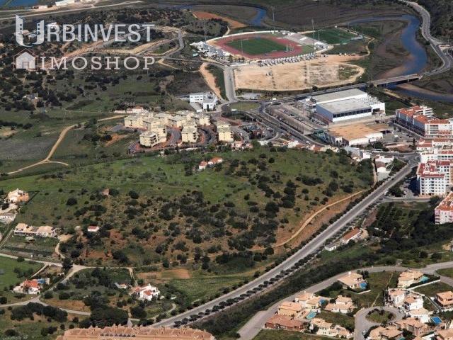 Lote de terreno urbano para a construção de prédio de apartamentos em Lagos