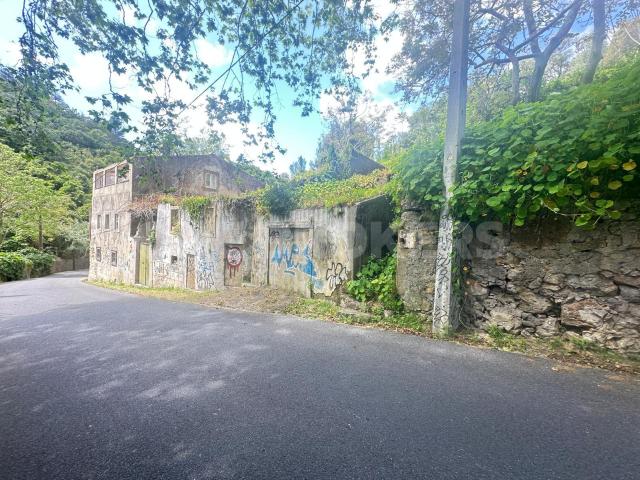 Lote de 3066 com moradia em ruina na Vila de Sintra