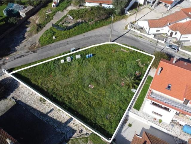 Lote de 660 m² na cidade de Torres Vedras com projeto para moradia isolada T3