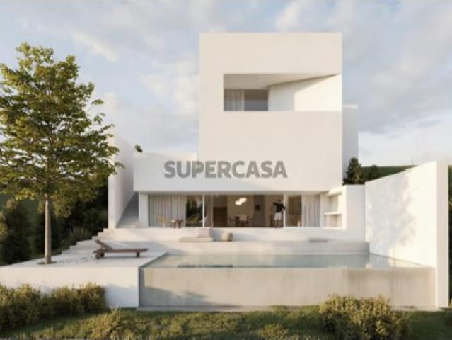 Lote de 757 metros² com Projeto Aprovado para Moradia Contemporânea de 3 Pisos e Piscina | Santo Isidoro