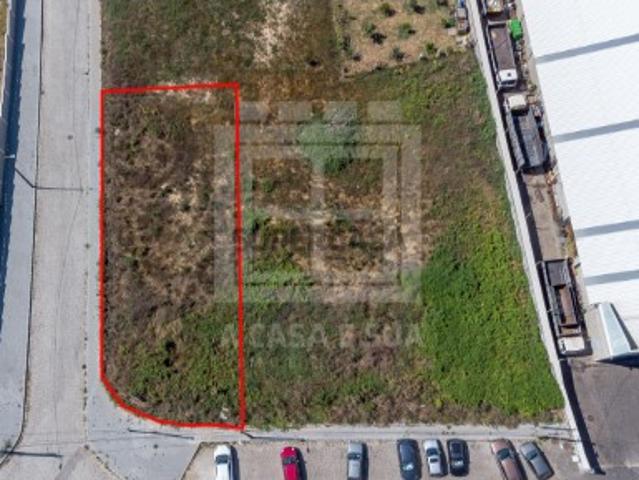Lote para construção com 601 m2 em Paços de Brandão