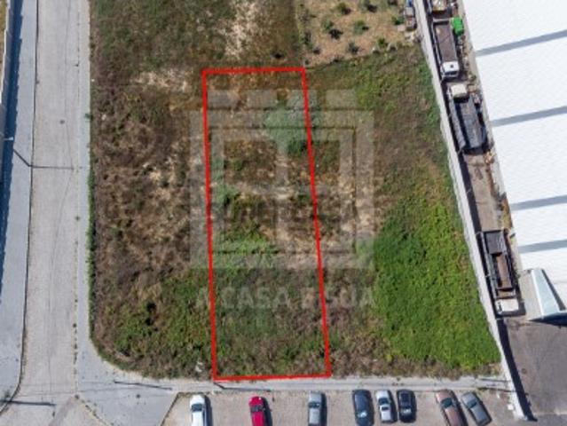 Lote para construção com 653 m2 em Paços de Brandão