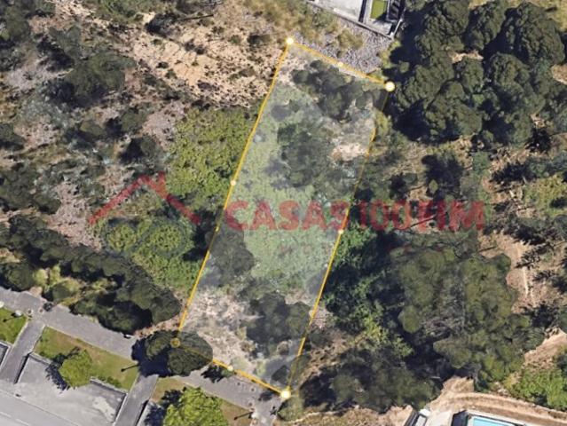 Lote para Construção de Moradia com 3 Pisos e Vistas Desafogadas