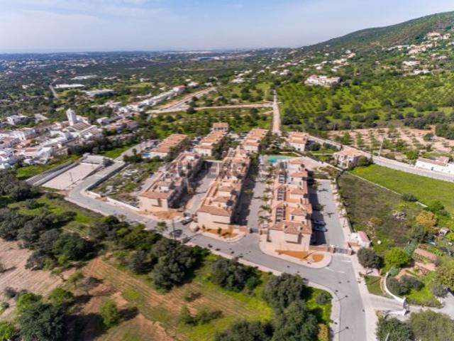 Lote para construção de moradia geminada em Santa Bárbara de Nexe