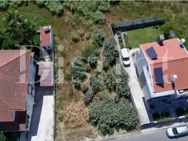 Lote para construção de moradia em zona nobre de Almada