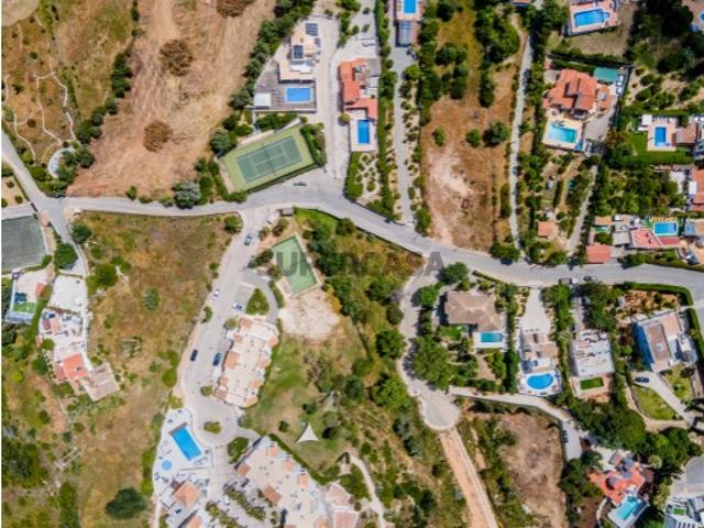 Lote para construção de moradia isolada próximo a Carvoeiro