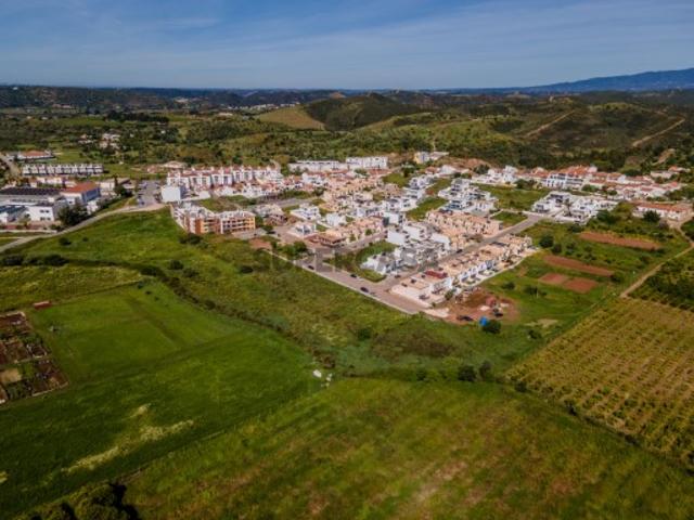 Lote para construção de moradia unifamiliar
