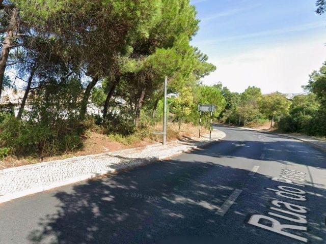 Lote para construção de 2 moradias geminadas na Sobreda Visitas Suspensas