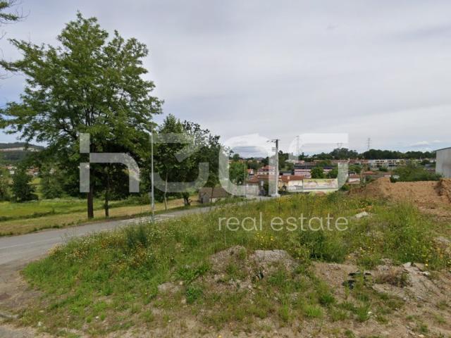 Lote para Moradia de 4 Frentes