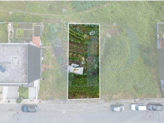 Lote para Moradia em Banda na Urbanização Vale da Gandra