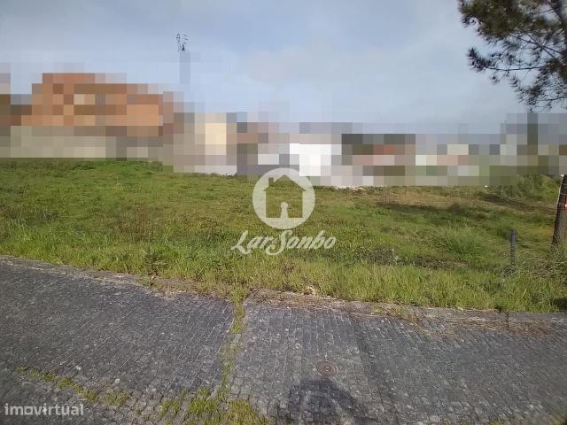 Lote para moradia geminada com 382m2 em Guides, Trofa