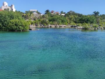 Lote Premium de 2000m2 en la laguna exclusiva Privada de Yalku, Akumal