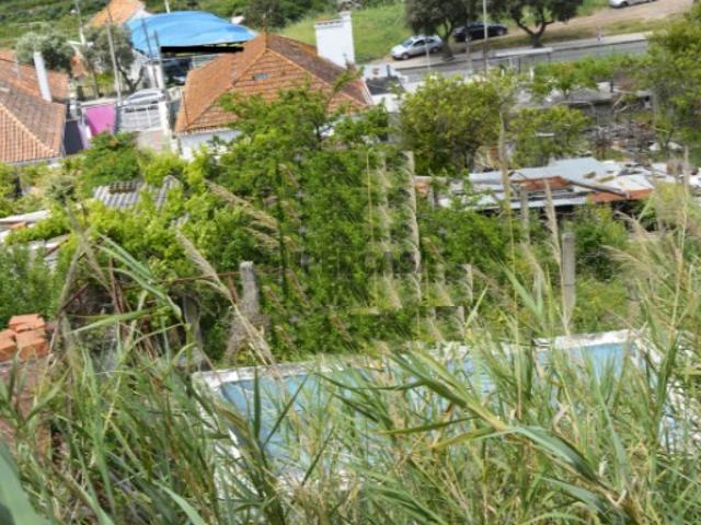 Lote terreno com moradia/Odivelas
