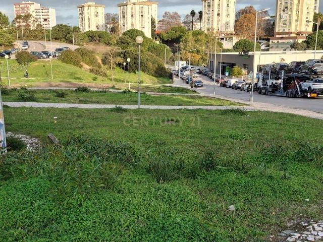 Lote terreno com área de 873,20 m2 para construção de 8 fogos
