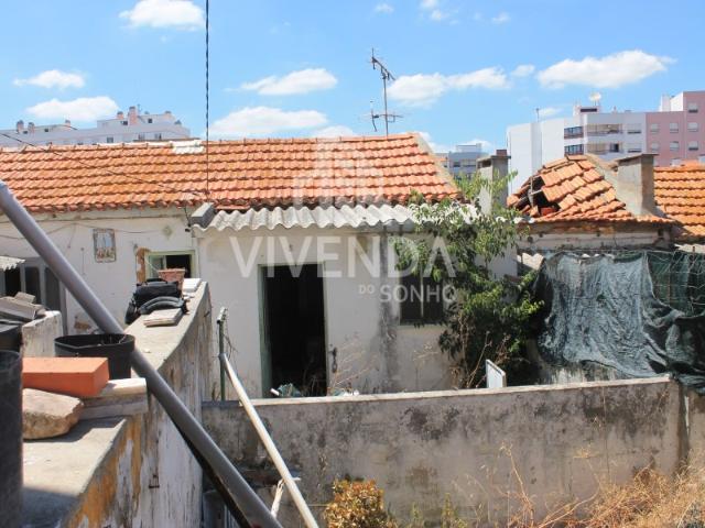 Lote Urbano com Projeto para 5 Moradias | Zona Histórica e Central de Setúbal | Excelente Oportunidade de Investimento