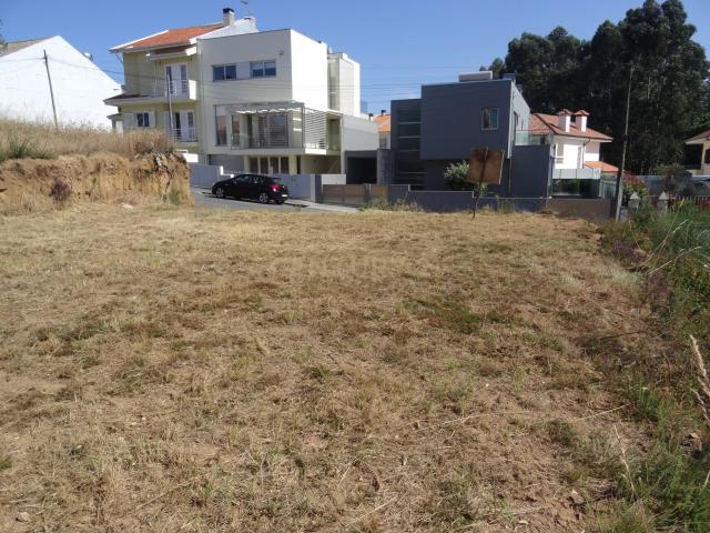 Lote Urbano para moradia 4 frentes, V.N. Gaia, Perosinho