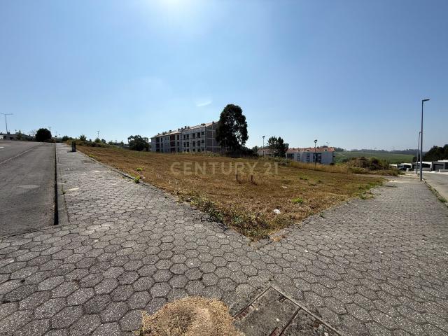 Lote Urbano para Construção de Apartamentos em Oliveira do Bairro