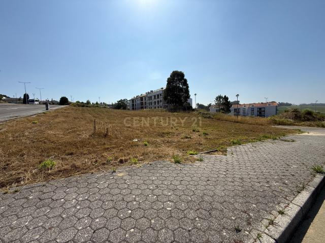 Lote Urbano para Construção de Apartamentos em Oliveira do Bairro