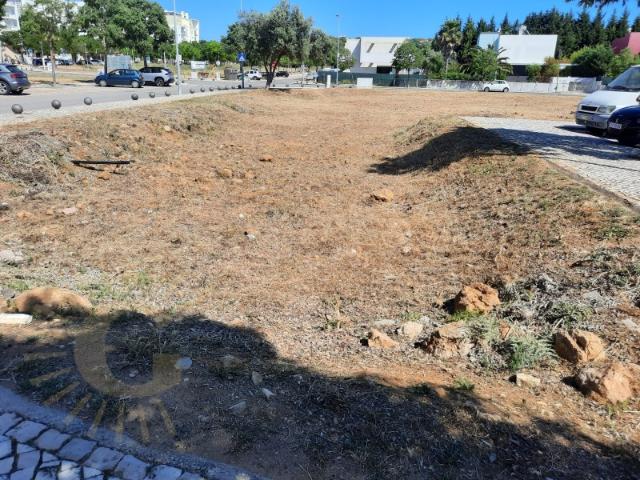 Lote urbano para construção de prédio destinado a habitação em Loulé