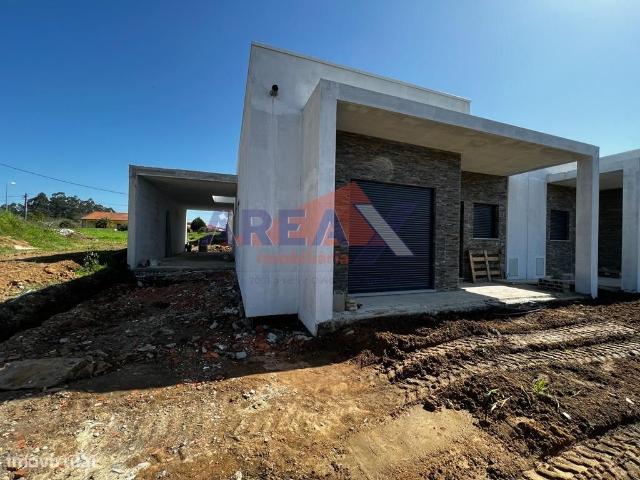 Lote 1 Moradia geminada trrea T3, com logradouro e alpendre. Arq.