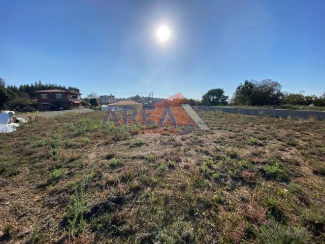 LOTE 11. Área: 788m2, implantação: 200m2, área bruta de construção: 460m2