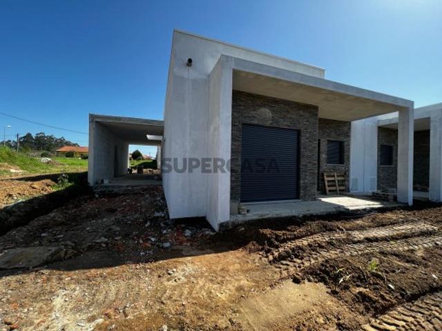 Lote 1 Moradia geminada térrea T3, com logradouro e alpendre. Arquitetura moderna!