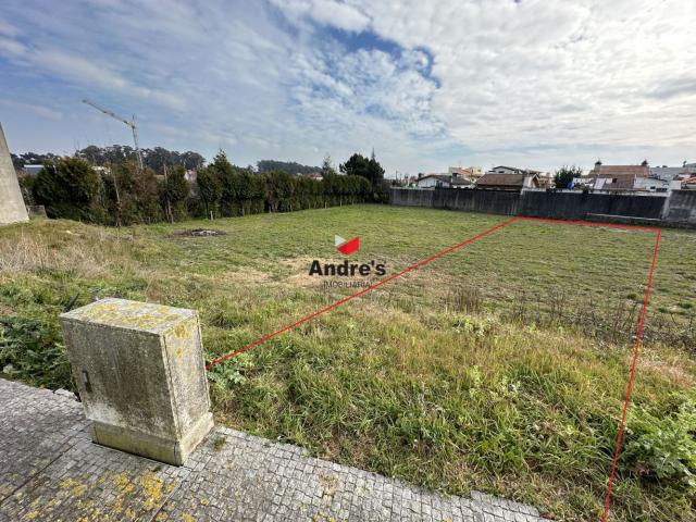 Lote 421m2 | Para Moradia V4 de 2 Frentes | Castêlo da Maia