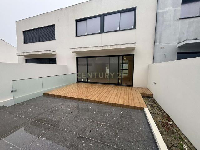 Lote 9 junto à Rua Oriental e A28, para construção de moradia