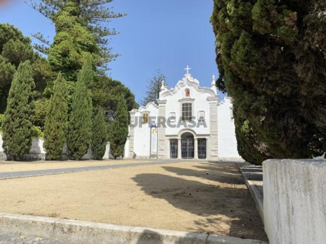 Loteamento licenciado, 3 moradias t4+1, Capuchos/ Almada