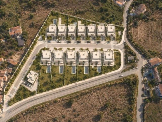 Loteamento para 13 moradias de 2 pisos, piscina e garagem em Torres Vedras