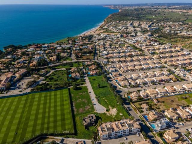 Lotes urbanos junto à Ponta da Piedade e Praia do Porto de Mós