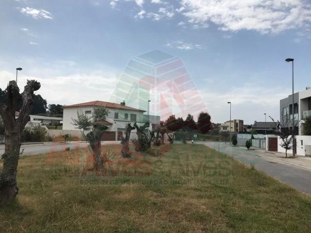 Lotes de terreno para construção de moradias aprovado para cave + rés do chão e 1º andar Alvarelhos