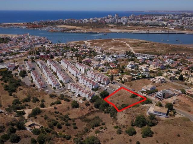 Lotes para construção de 3 moradias geminadas em Ferragudo